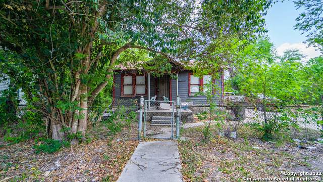 717 Chickering Ave - Photo 1