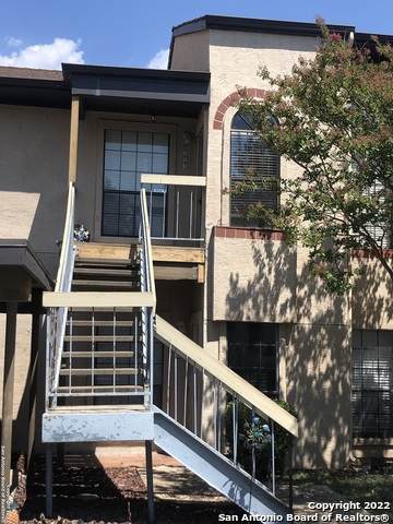 6100 Woodlake Pkwy - Photo 1
