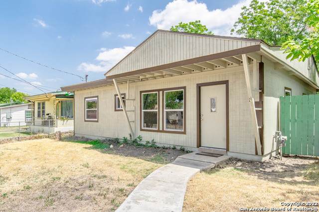 638 El Monte Blvd - Photo 1