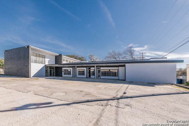 910 Manor Dr - Photo 1