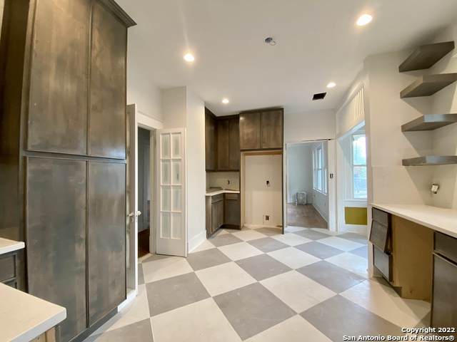 805 Woodlawn Ave - Photo 1