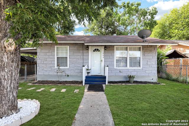1042 Saldana St - Photo 1