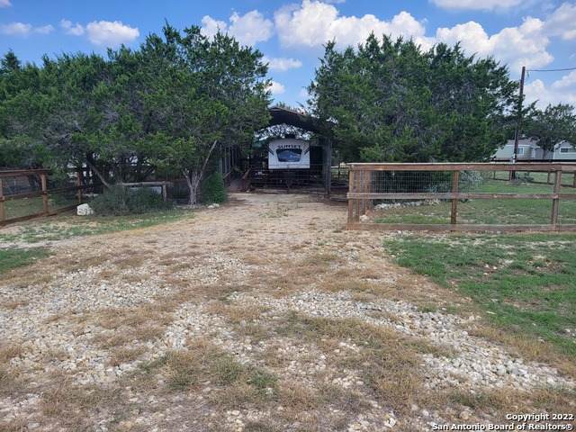 295 Private Road 1511 - Photo 1
