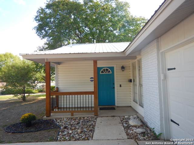 404 Nell Deane Blvd - Photo 1