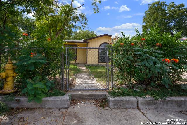 742 Brunswick Blvd - Photo 1