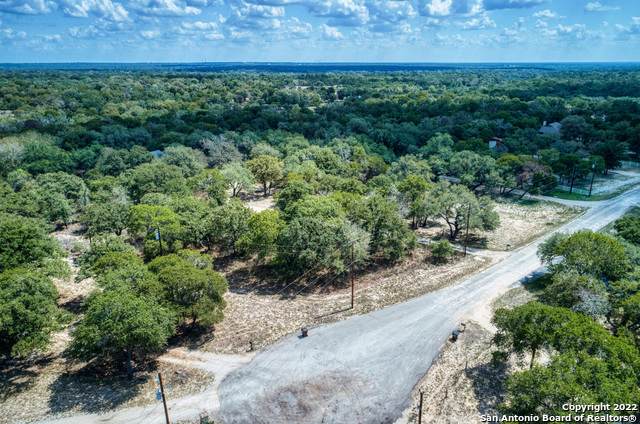 150 Oak Hollow - Photo 1