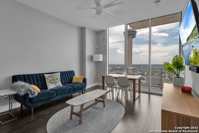 610 E Market St - Photo 1