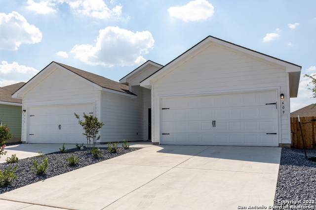 609 Heathers Way - Photo 1