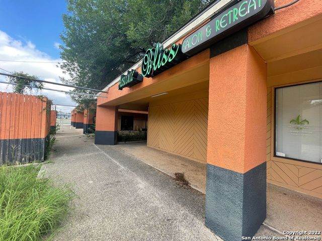 320 Kitty Hawk Rd - Photo 1