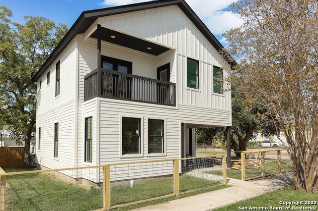 427 Mesquite St - Photo 1