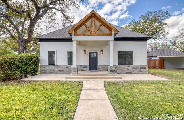 901 Houston St - Photo 1
