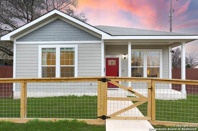 1202 Delaware St - Photo 1