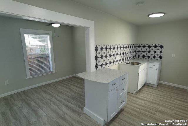 407 Locust St - Photo 1