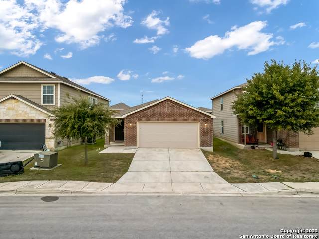 411 Walnut Crst - Photo 1