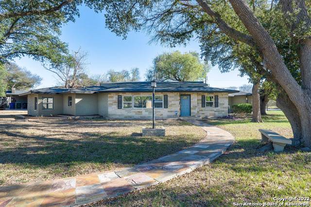 202 Maplewood Ln - Photo 1