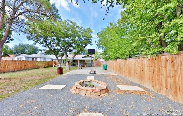 422 Halliday Ave - Photo 1
