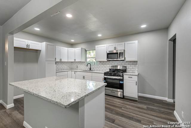 143 Roslyn Ave - Photo 1
