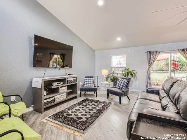 219 Warwich Dr - Photo 1