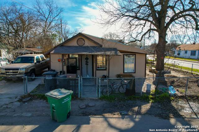 1924 Montezuma St - Photo 1