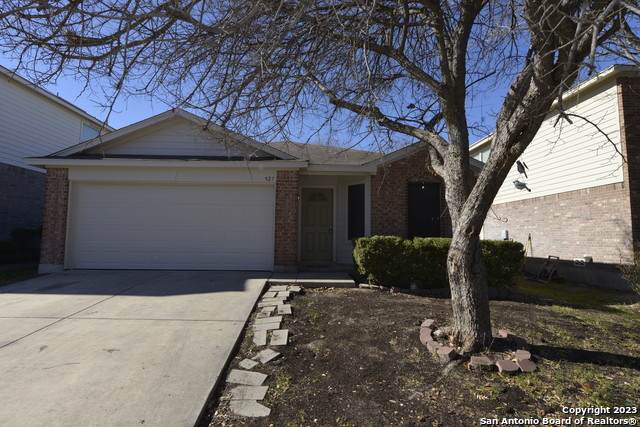 927 Tisbury Pkwy - Photo 1