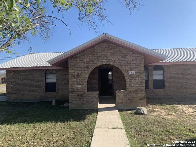 170 Retama Dr - Photo 1