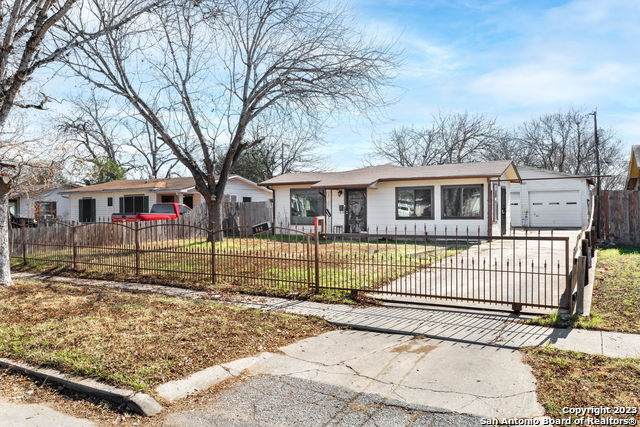 342 Amber St - Photo 1
