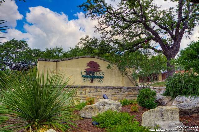 105 Lakebridge Trail - Photo 1