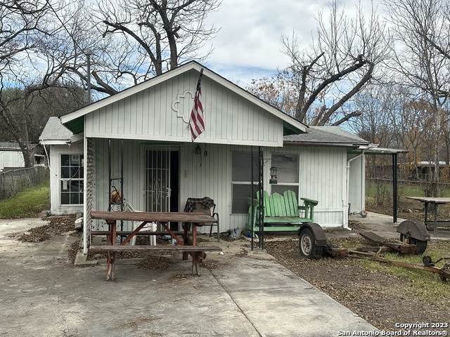 705 Gladstone - Photo 1