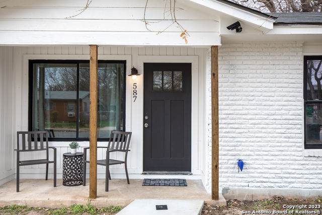587 Lincolnshire Dr - Photo 1