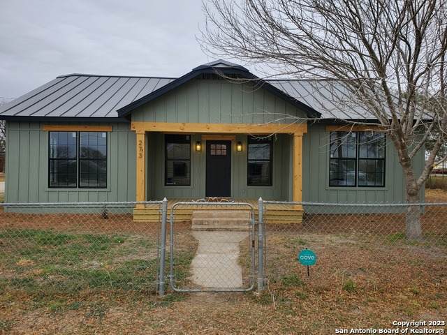 273 Jourdanton Ave - Photo 1