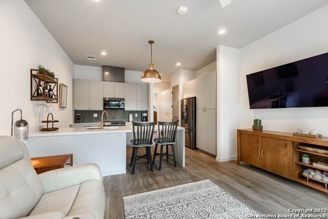1208 Academy Ave - Photo 1