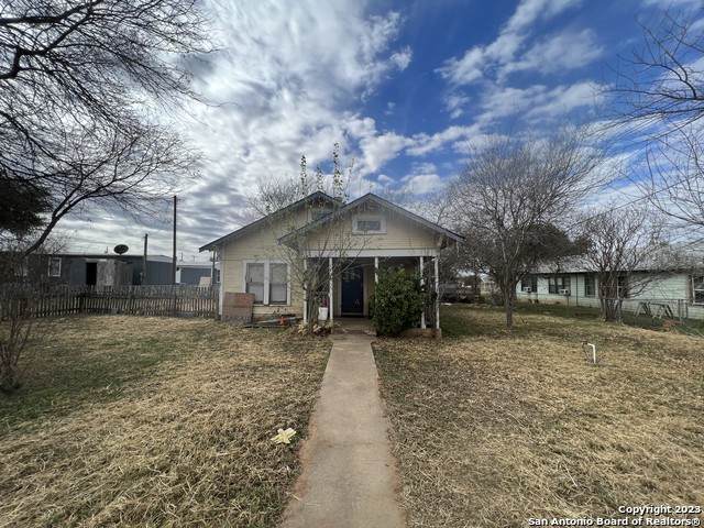 1106 Simmons Ave - Photo 1