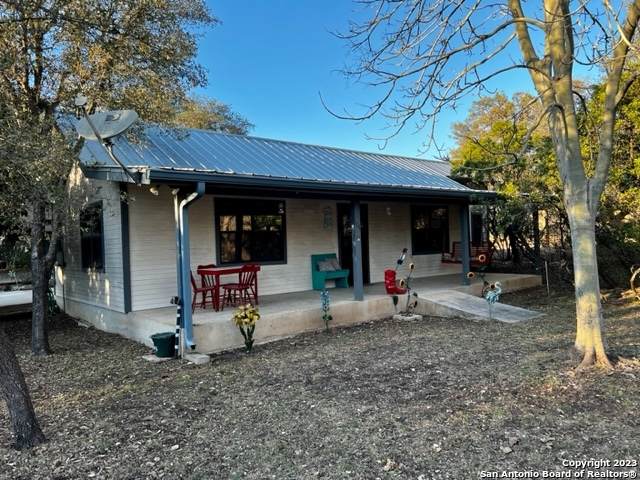 82 Laurel Lane - Photo 1