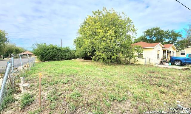 703 34th St - Photo 1
