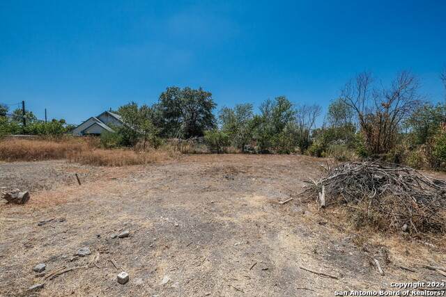 208 Henry St - Photo 1