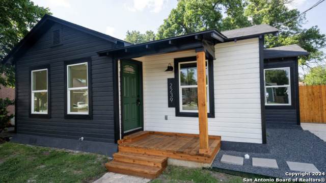 2239 Burnet - Photo 1
