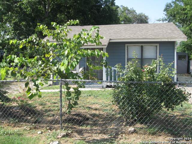 1430 Vickers Ave - Photo 1