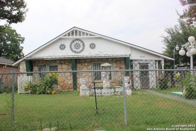 3927 Travis St - Photo 1