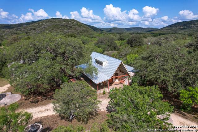 711 Mariposa - Photo 1