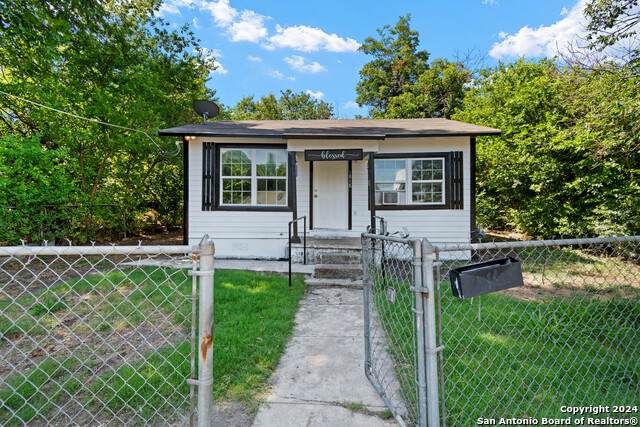 1818 Aransas Ave - Photo 1