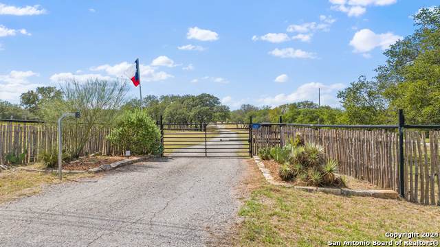 2631 Us Highway 281 - Photo 1