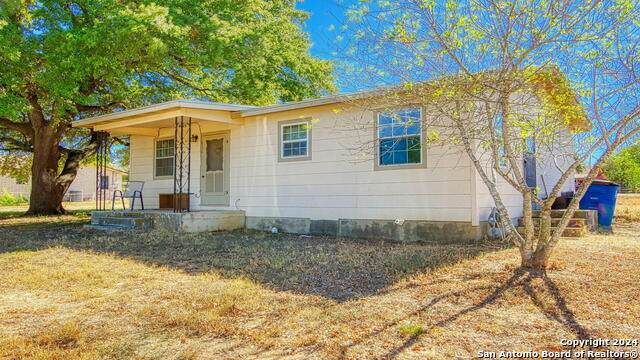 910 Plum St - Photo 1