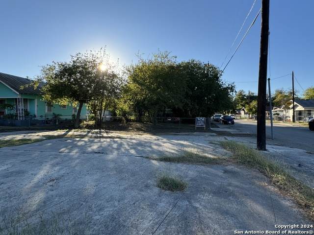 108 Hawthorne - Photo 1