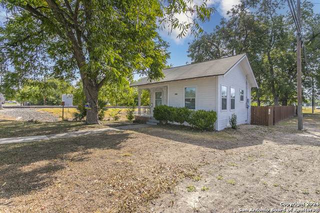 930 Russell Pl - Photo 1