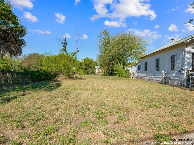 631 Aransas Ave - Photo 1