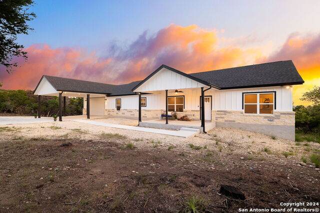 455 Lakepark Dr - Photo 1