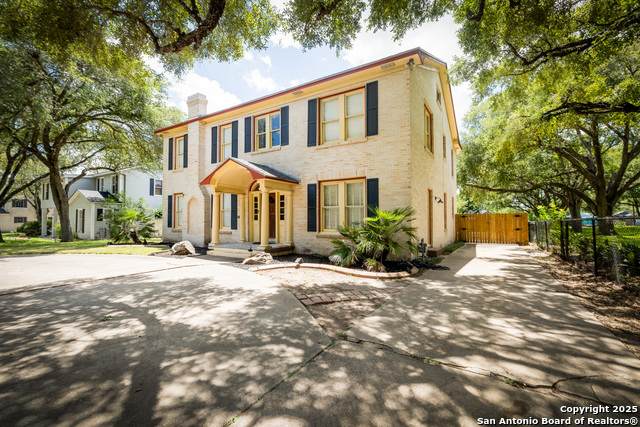 1107 Adams - Photo 1