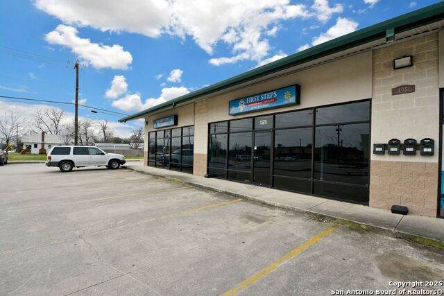 105 Seguin - Photo 1
