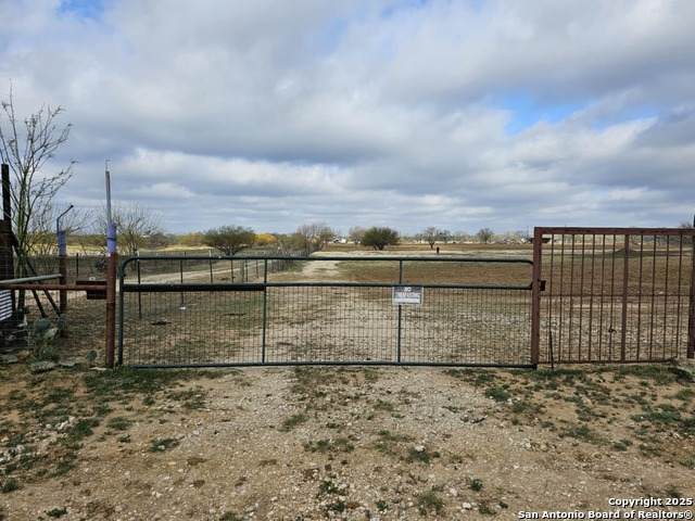 7293 Fm 327 - Photo 1