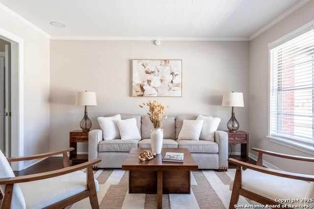 258 Chesswood - Photo 1